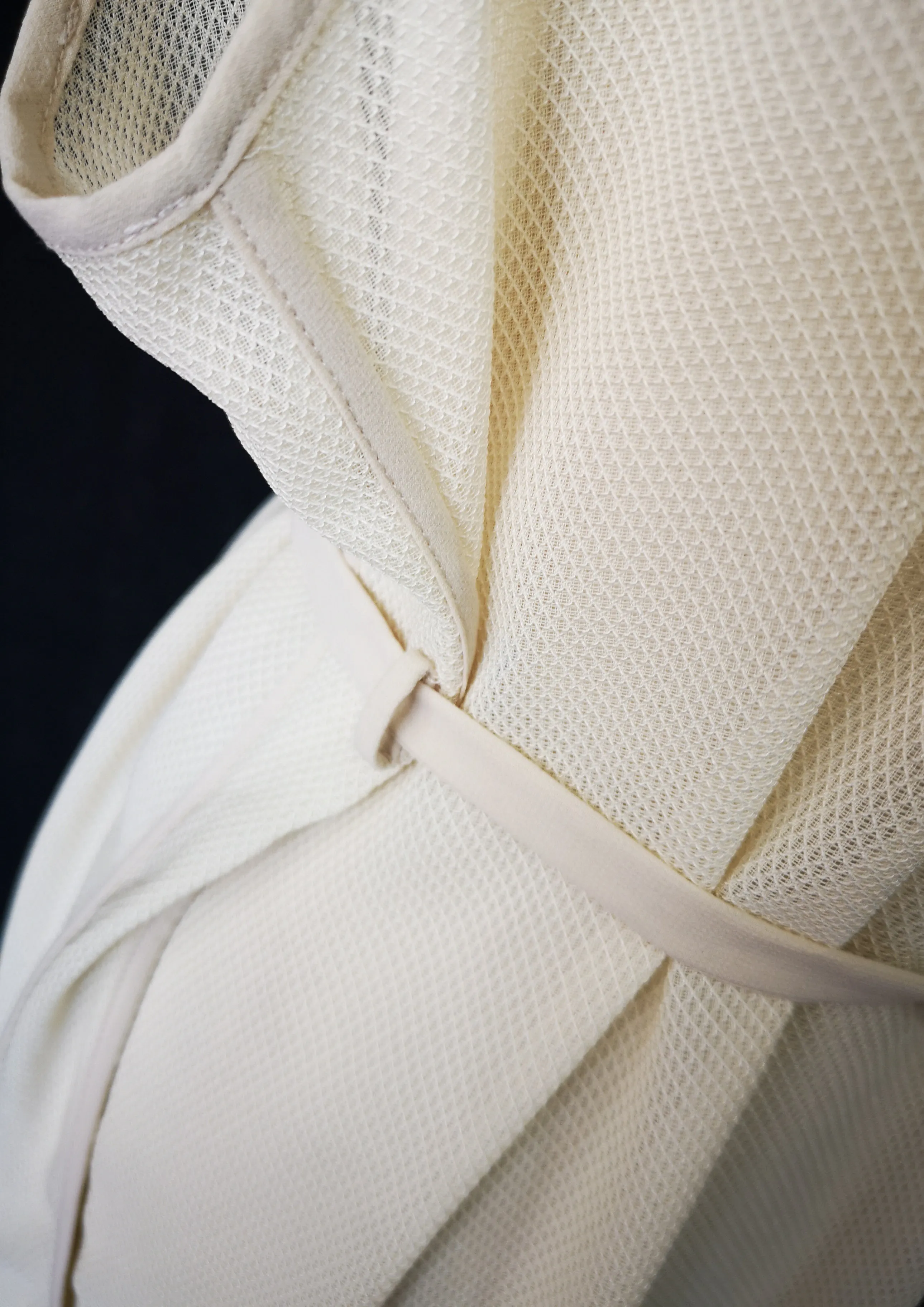 DRESS SLEEVELESS CREME MESH