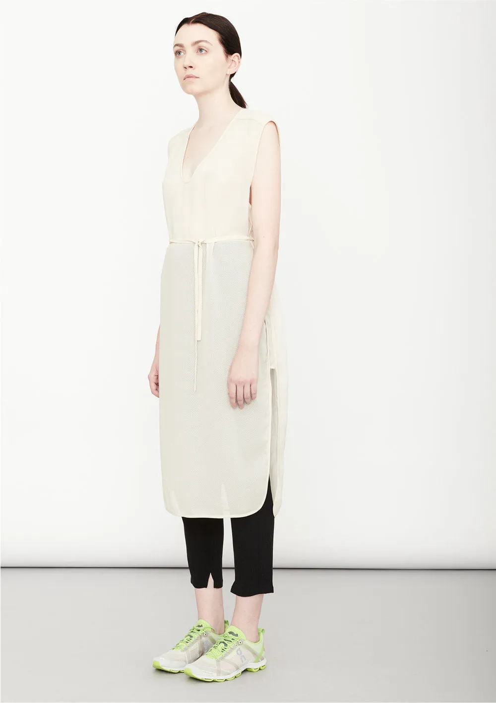 DRESS SLEEVELESS CREME MESH