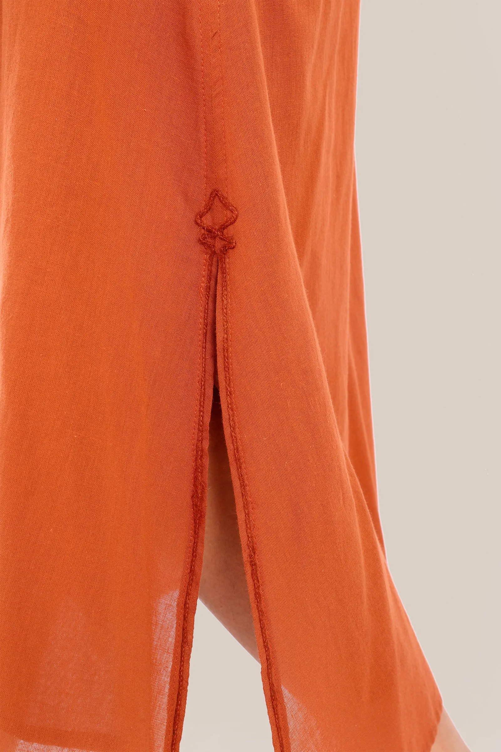 Embroidered long sleeveless dress with pockets