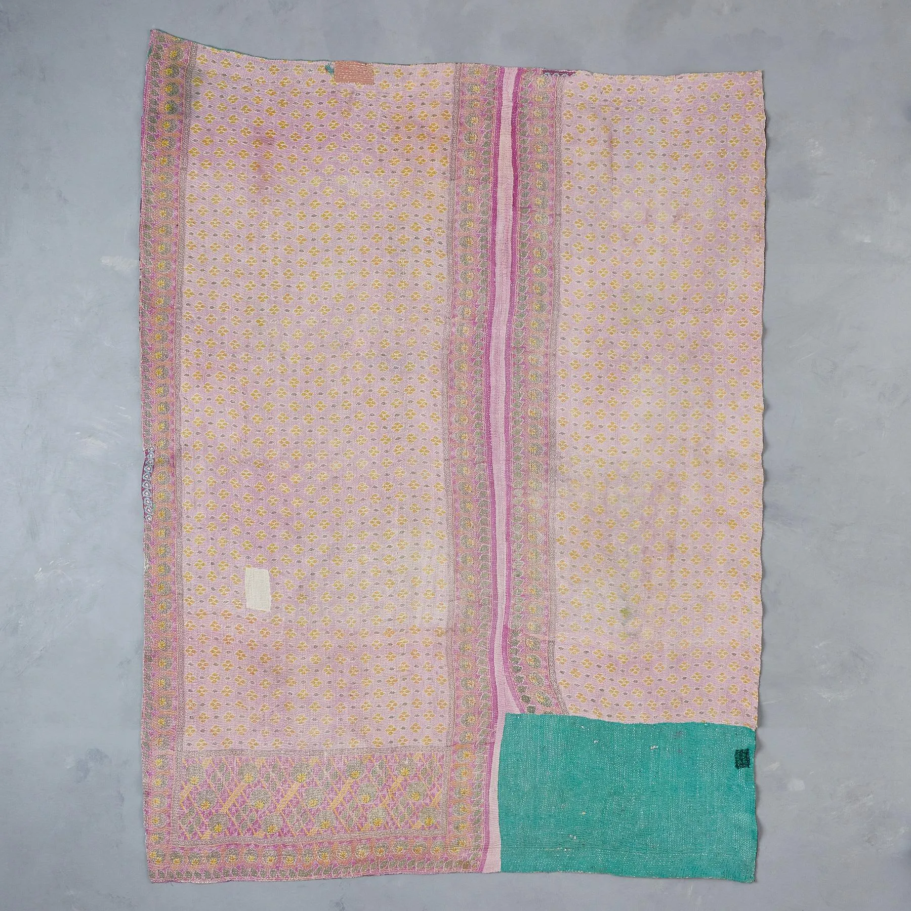 Pedana Sari Throw