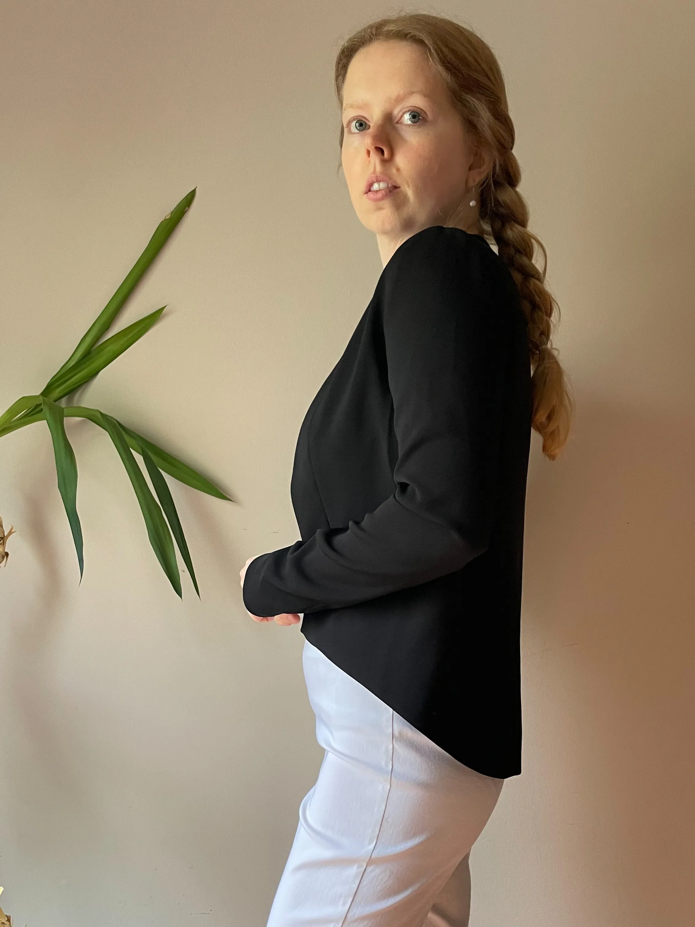 Tahari Black Collarless Open Hi-Low Blazer - Size 2